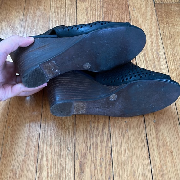 Lucky Brand Rozina Cutout Wedge Sandal - Picture 7 of 10